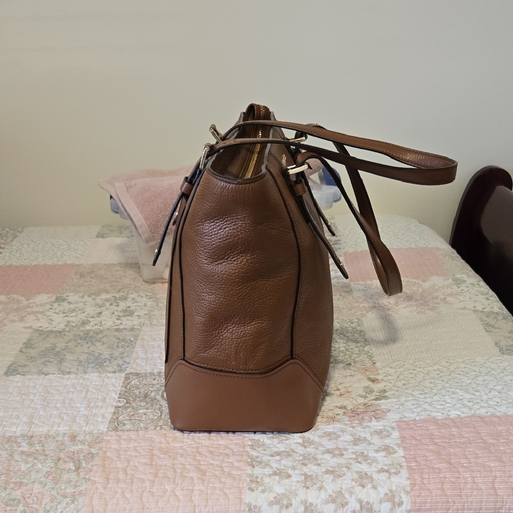 Michael Kors Brown Leather Aria Shoulder Bag - Picture 7 of 15